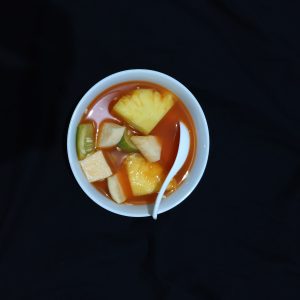 sliced fruit in white ceramic bowl